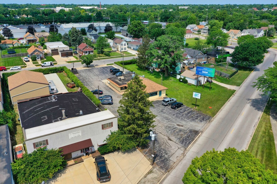 More Photos Of 835 S River St, Aurora Restaurant For Sale