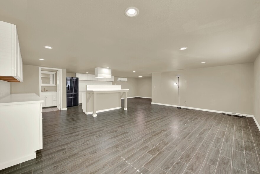 More Photos Of 124 S Porter Rd, Dixon Service For Sale