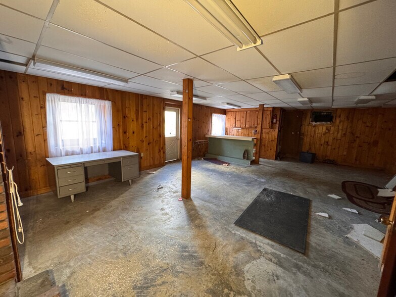 More Photos Of 1005 Augusta Rd, Belgrade Freestanding For Sale