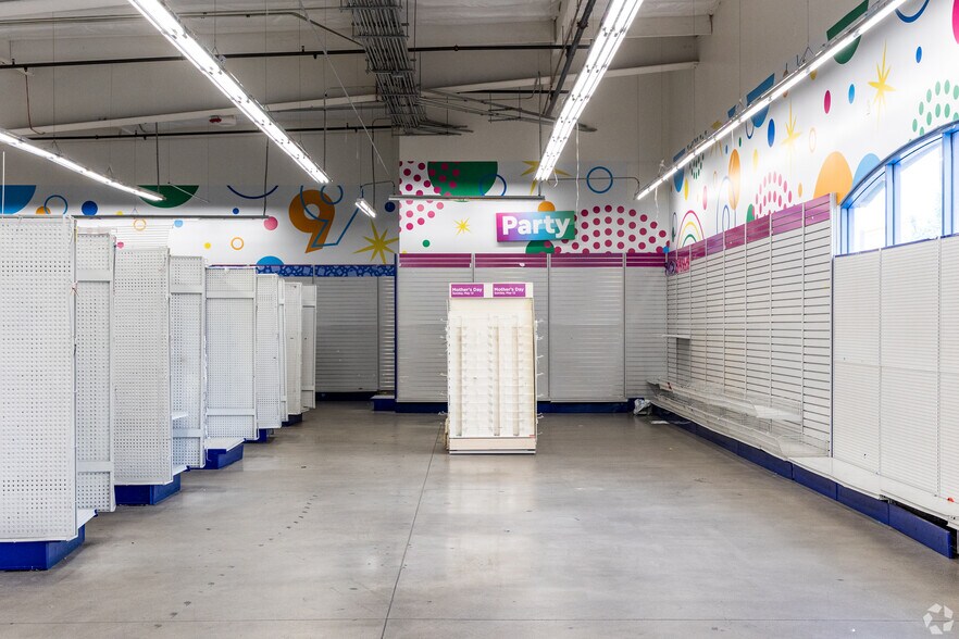 More Photos Of 11040 W Pico Blvd, Los Angeles Freestanding For Lease