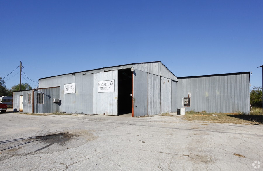 Primary Photo Of 4710 IH-35 South Fwy, New Braunfels Warehouse For Lease