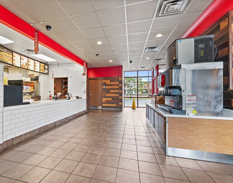 More Photos Of 6007 Gateway Dr, Plainfield Fast Food For Sale