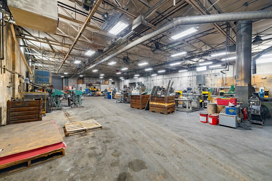 More Photos Of 10709 Capital St, Oak Park Manufacturing For Sale