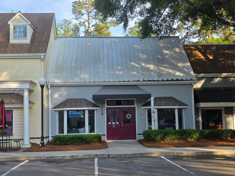 More Photos Of 1509 Main St, Hilton Head Island Storefront For Lease
