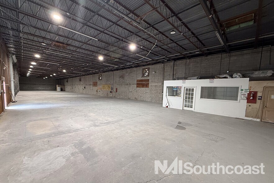 More Photos Of 657 NE Dixie Hwy, Jensen Beach Industrial For Lease