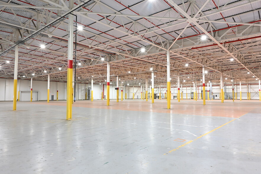 More Photos Of 1101 N Center Rd, Flint Manufacturing For Lease