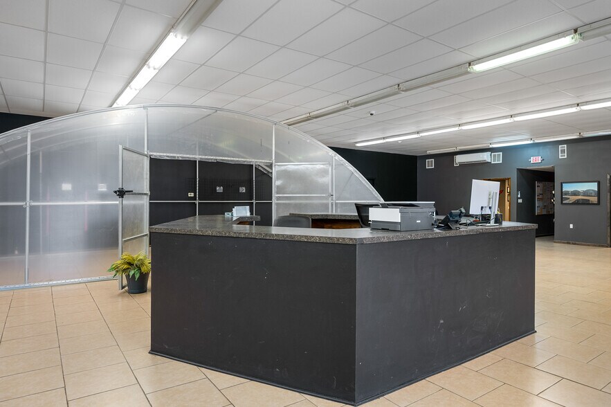 More Photos Of 10462 Hwy 165 S, Forest Hill Warehouse For Sale