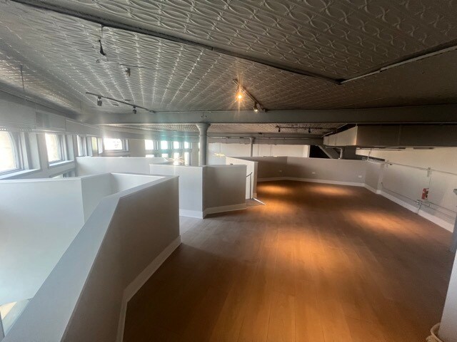 More Photos Of 1105 W Chicago Ave, Chicago Loft Creative Space For Lease