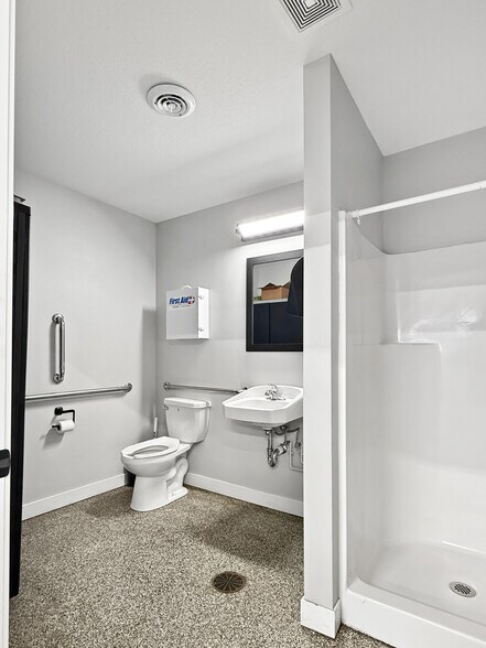 More Photos Of 204 S Main St, Woodward General Retail For Sale