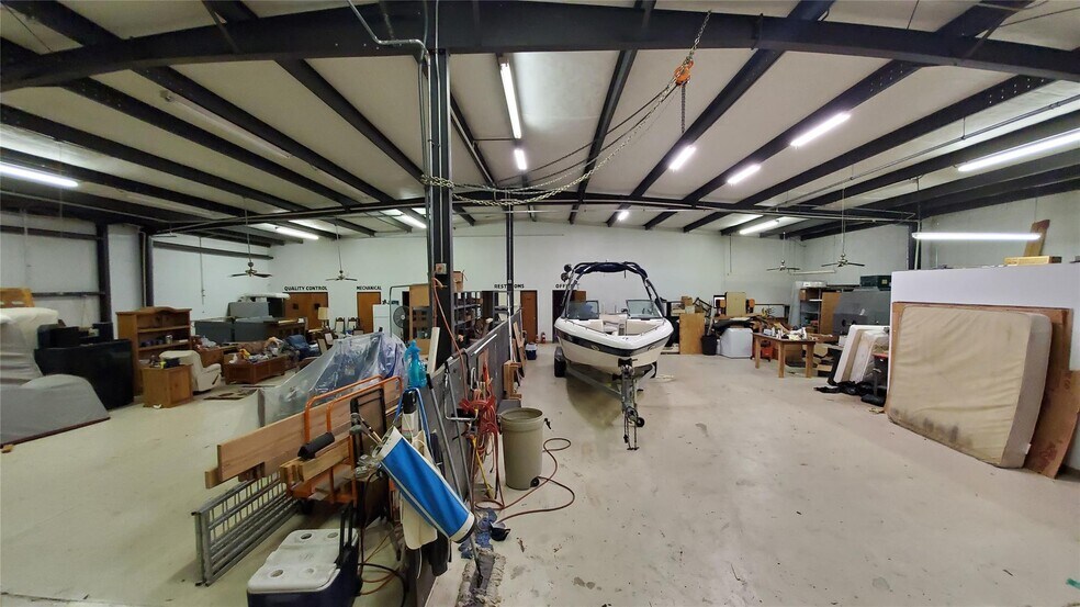 More Photos Of 117 W Rock Island Ave, Boyd Light Manufacturing For Lease