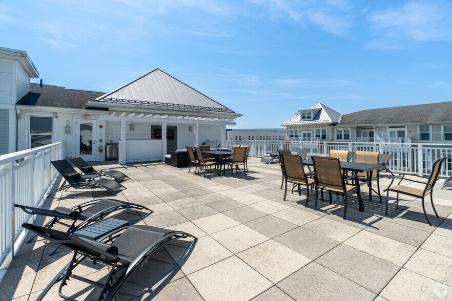 More Photos Of 200-220 Trotter Rd, Weymouth Apartments For Lease