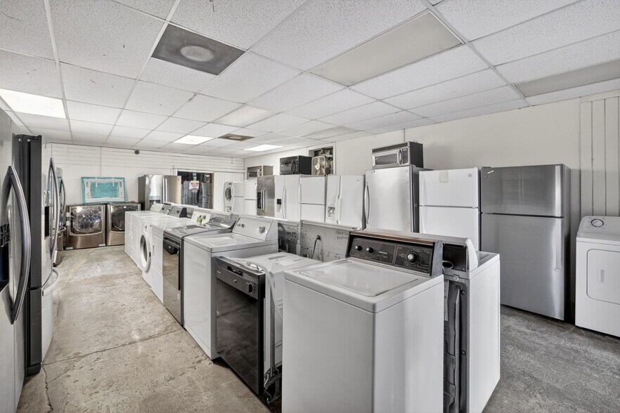 More Photos Of 3928 SW 12th Ct, Fort Lauderdale Manufacturing For Sale