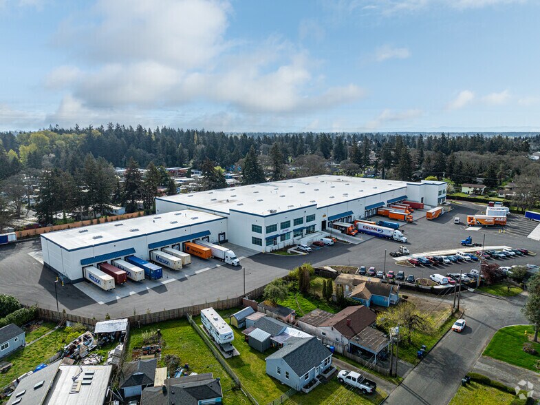 More Photos Of 8605 S 34th Ave, Lakewood Distribution For Lease