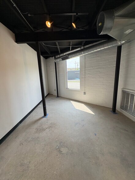 More Photos Of 915 Dallas St, San Antonio Loft Creative Space For Lease