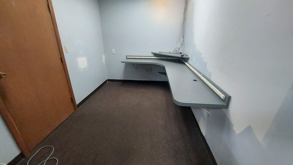 More Photos Of 581 W High St, Pottstown Service For Lease