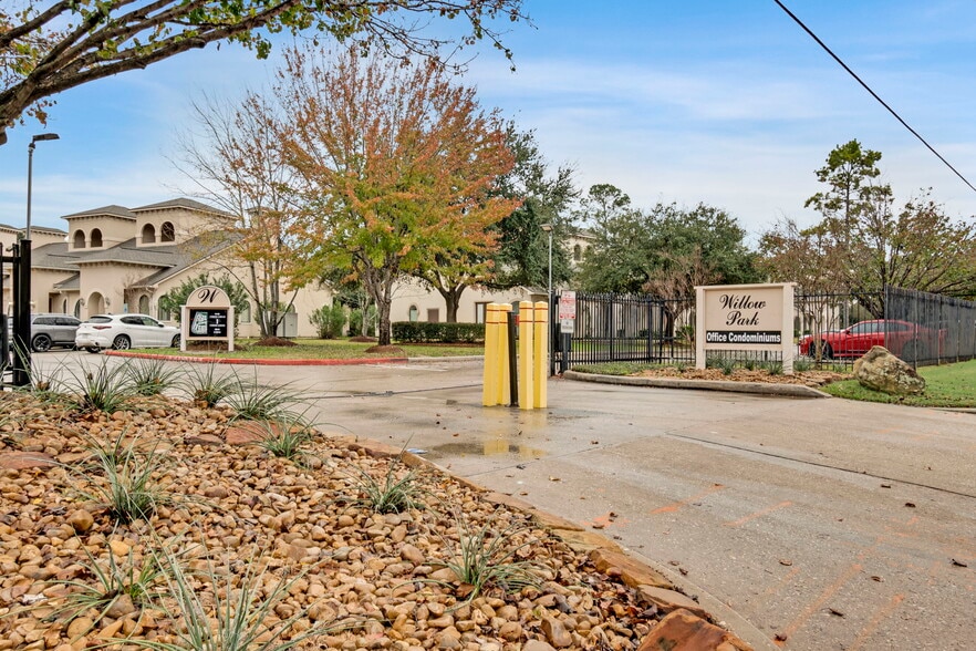 More Photos Of 12818 Willow Centre, Houston Office Residential For Sale