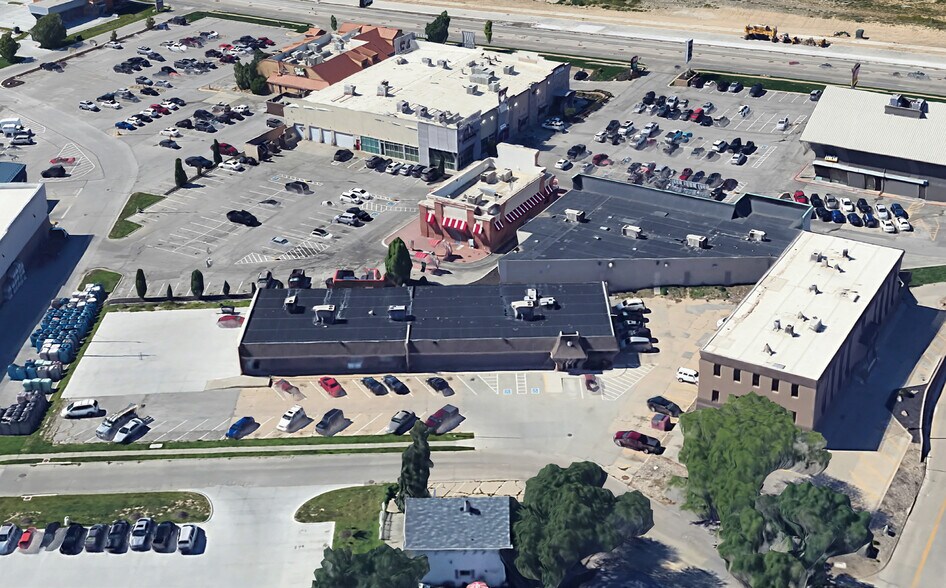 More Photos Of 7444 Farnam St, Omaha Office For Sale