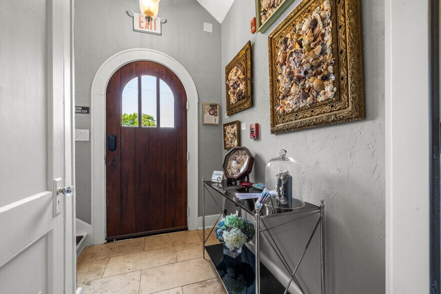 More Photos Of 2801 7th Ave N, Saint Petersburg Hospitality For Sale