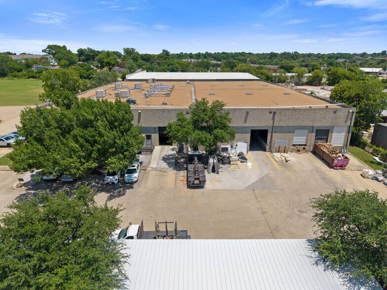 More Photos Of 1408 Vinylex Dr, Carrollton Distribution For Lease