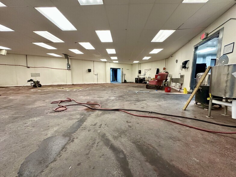 More Photos Of 181 Saluda St, Chester Warehouse For Lease