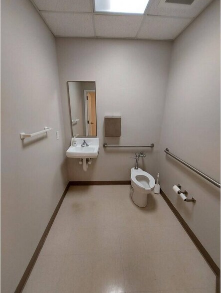 More Photos Of 610 Jones Ferry Rd, Carrboro Medical For Sale