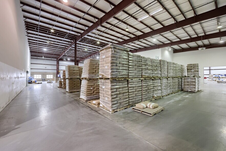 More Photos Of 301 Commerce Dr, New Holland Warehouse For Sale