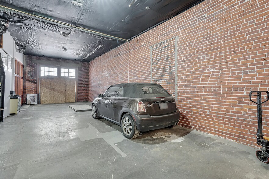 More Photos Of 660 N Thompson St, Portland Showroom For Sale