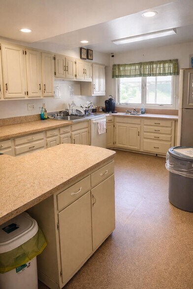 More Photos Of 10 Bruen Ct, Rensselaer Hospitality For Sale