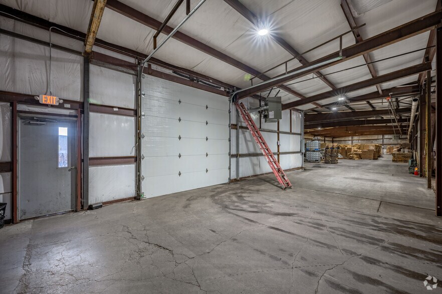 More Photos Of 236 S 2nd St, Butternut Distribution For Lease