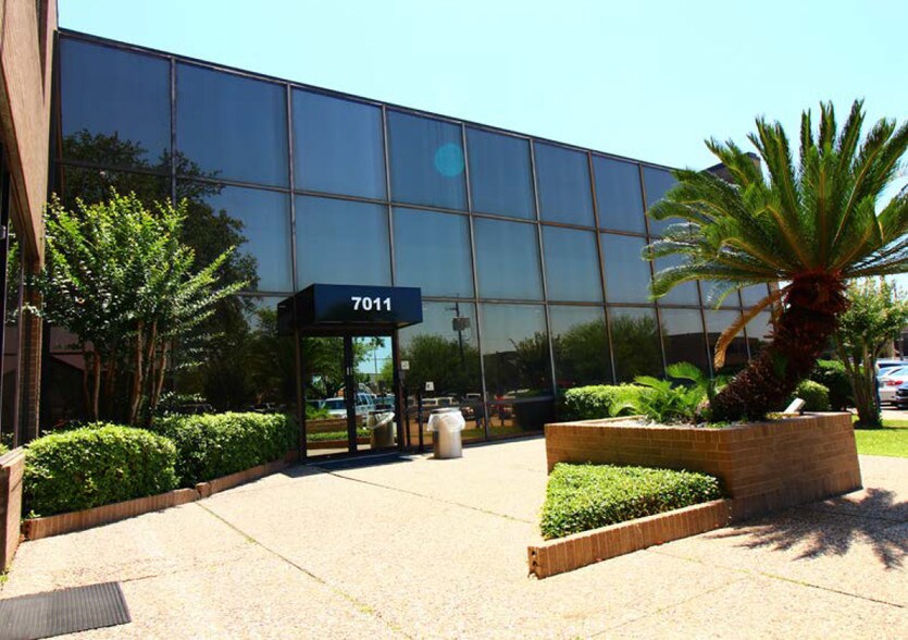 More Photos Of 7011 Harwin Dr, Houston Office For Sale