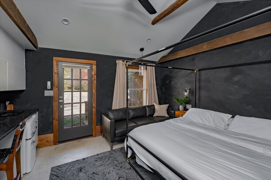More Photos Of 182 Woodberry Rd Sw, Meadows Of Dan Hotel For Sale