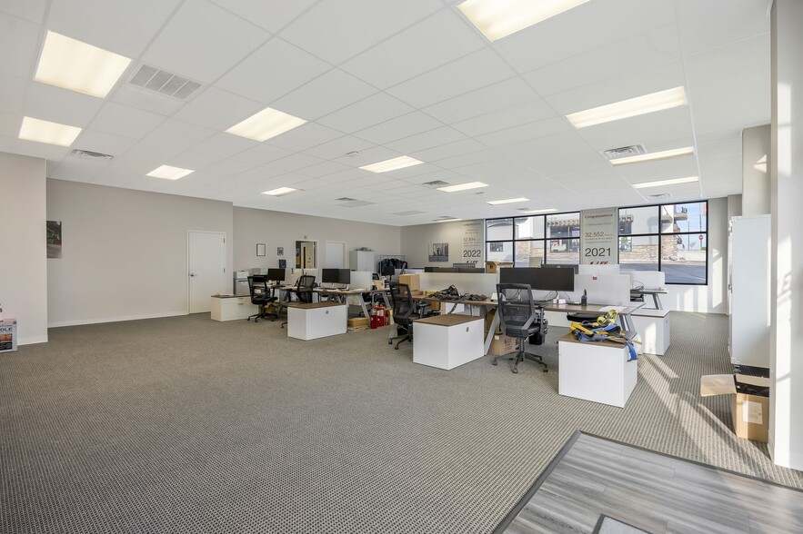 More Photos Of 7308 Shallowford Rd, Chattanooga Storefront Retail Office For Lease