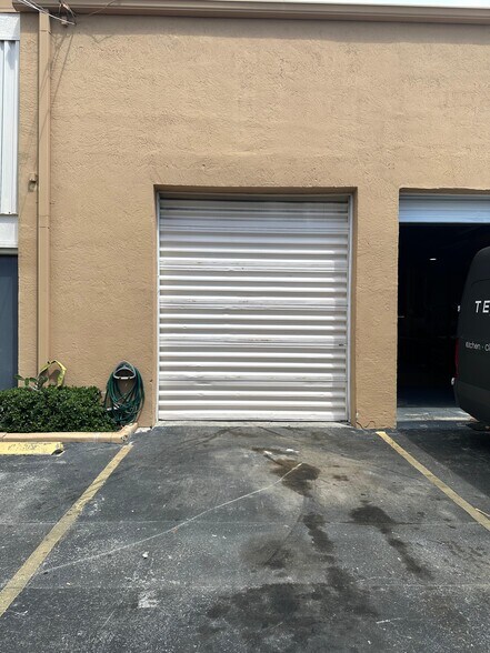 More Photos Of 1157-1161 NW 159th Dr, Miami Warehouse For Lease