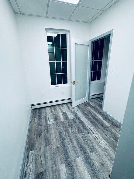 More Photos Of 4133 White Plains, Bronx Storefront Retail Office For Lease