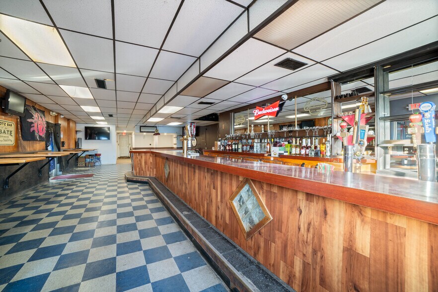 More Photos Of 1321 Commonwealth Ave, Duluth Storefront For Sale