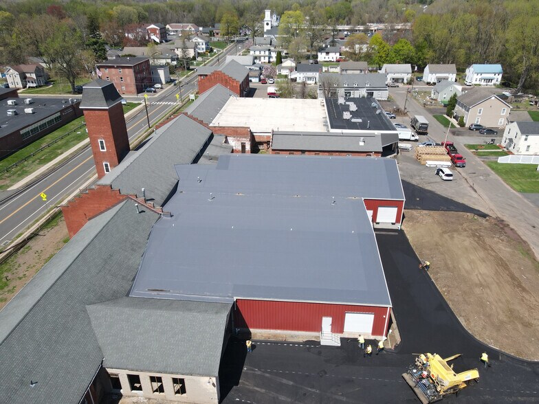 More Photos Of 132 Main St, East Windsor Manufacturing For Lease