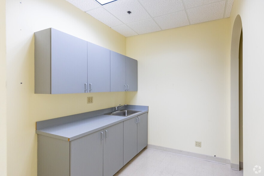 More Photos Of 2400 E Commercial Blvd, Fort Lauderdale Office For Lease