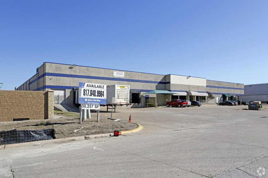 More Photos Of 2125-2127 Exchange Dr, Arlington Distribution For Lease