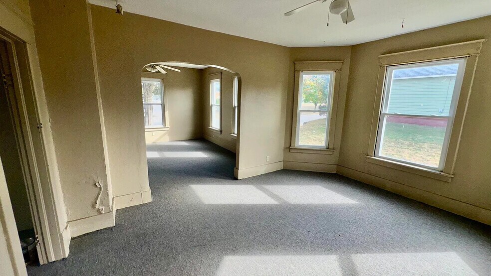 More Photos Of 1600 9th St, Rock Island Apartments For Sale