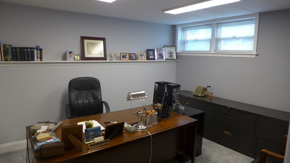 More Photos Of 600 Higgins Rd, Park Ridge Apartments For Lease