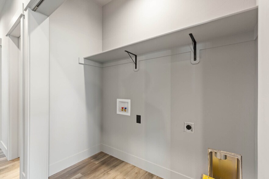 More Photos Of 204 Fletching way, Belgrade Showroom For Sale