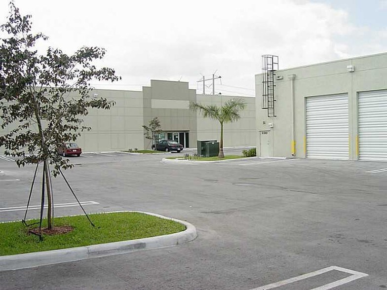 More Photos Of 6390-6396 NW 97th Ave, Miami Warehouse For Lease