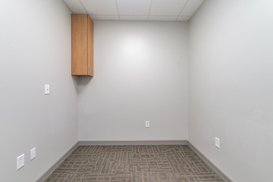 More Photos Of 1001 Merylinger Ct, Franklin Medical For Lease