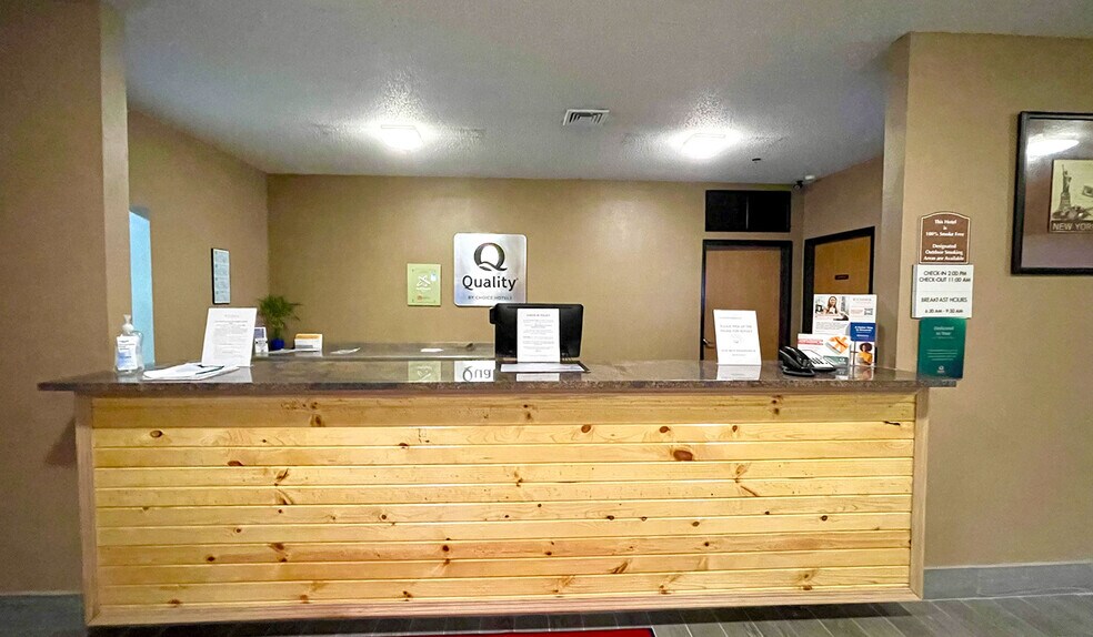 More Photos Of 717 E Bannerman Ave, Redgranite Hotel For Sale