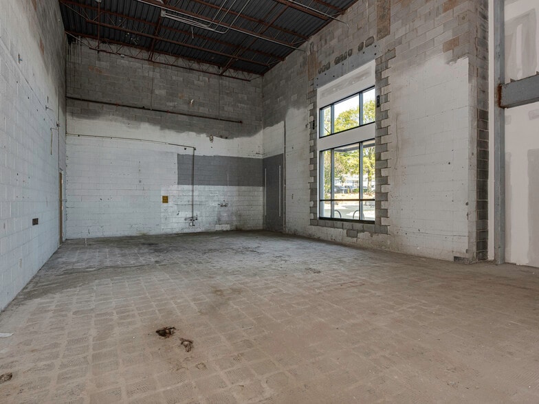 More Photos Of 801 E Arrowood Rd, Charlotte Office For Lease