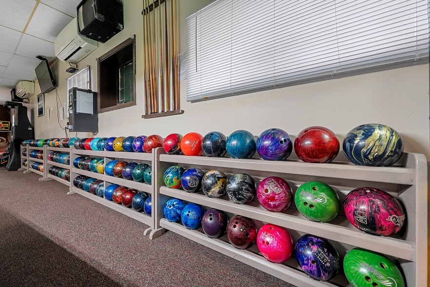 More Photos Of 326 Main St, Wausaukee Bowling Alley For Sale