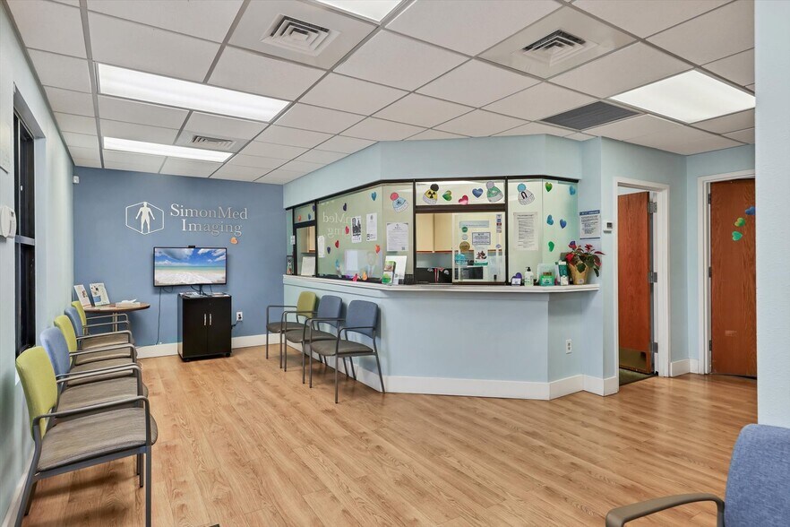 More Photos Of 6215 21st Ave, Bradenton Medical For Sale