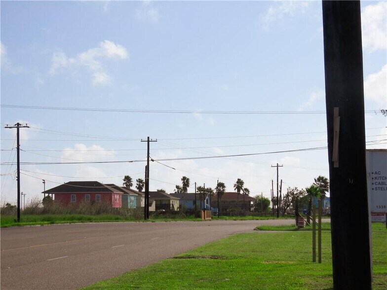 More Photos Of 1330 S Commercial St, Aransas Pass Hotel For Sale