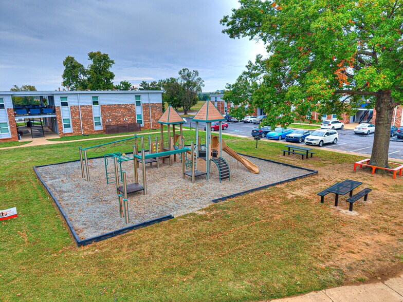 More Photos Of 1220 SE 9th St, Pryor Apartments For Sale