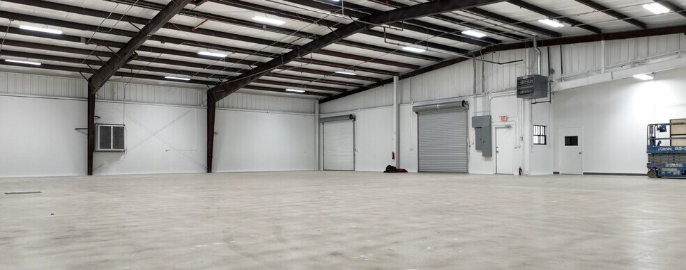 More Photos Of 1003 Paulsun Dr, San Antonio Warehouse For Sale